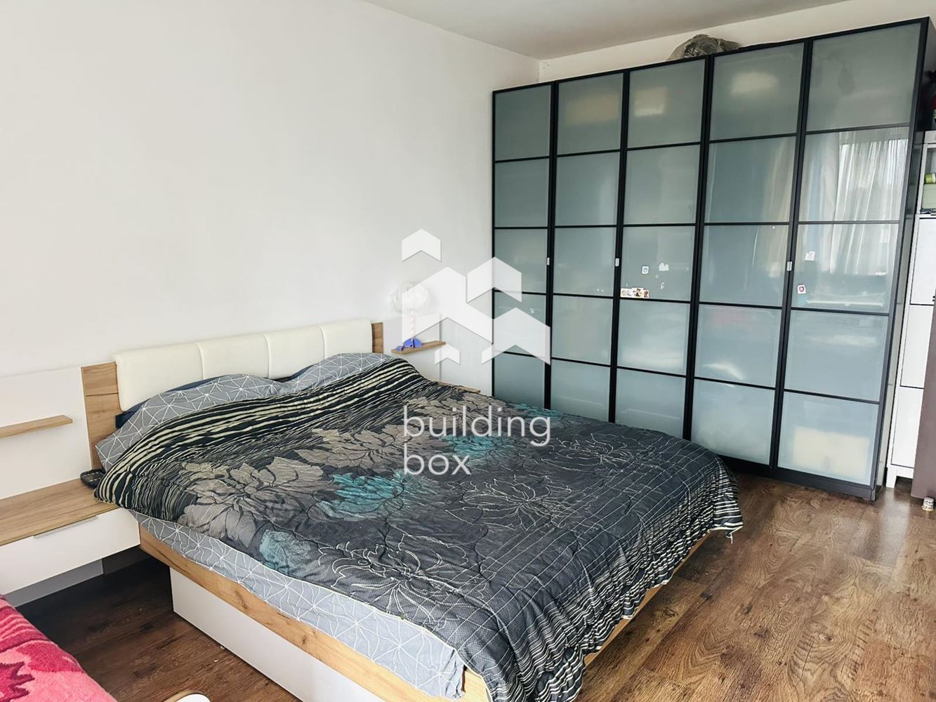 Светъл тристаен апартамент - 0