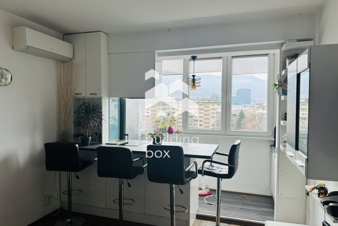 Светъл тристаен апартамент - 0