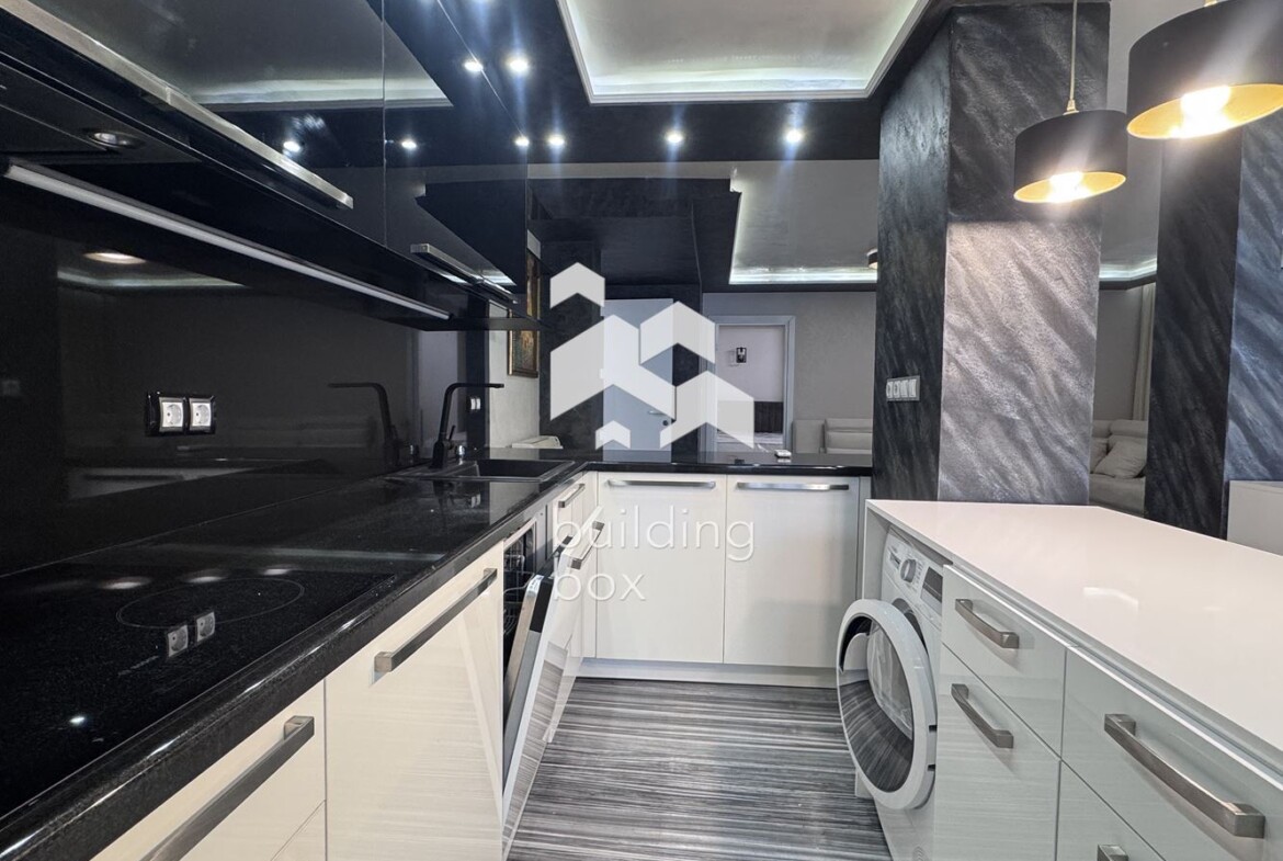 Тристаен луксозно обзаведен апартамент под наем - 0