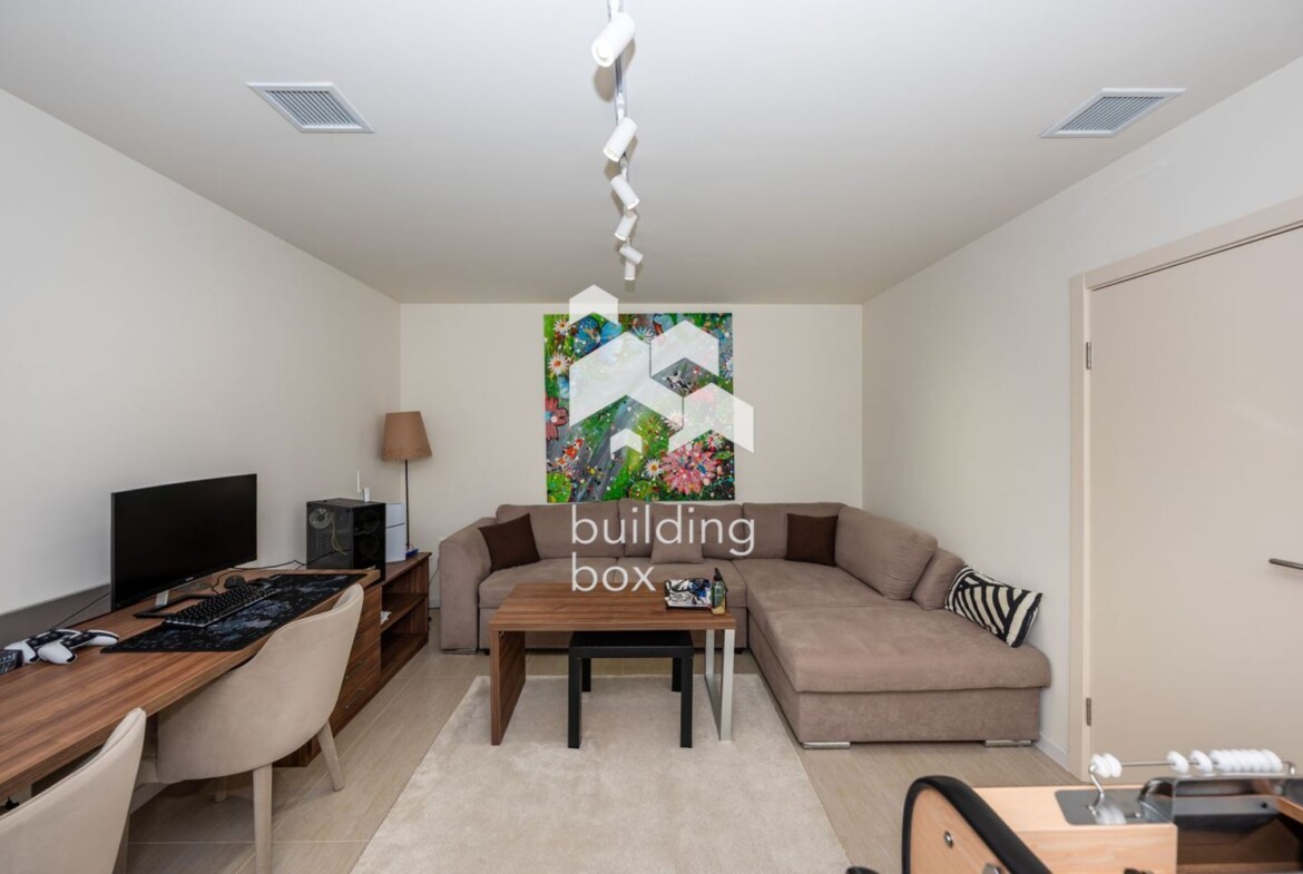 Триетажна луксозна къща в град Пловдив, кв. Остромила - 0