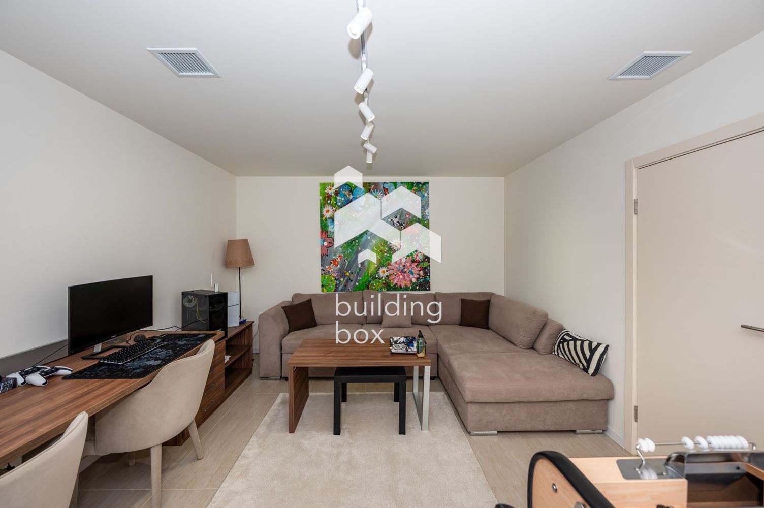 Триетажна луксозна къща в град Пловдив, кв. Остромила - 0