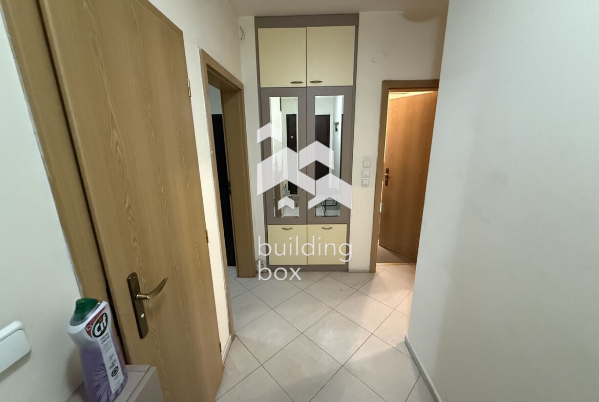 Двустаен, обзаведен апартамент в близост до Руски паметник - 0