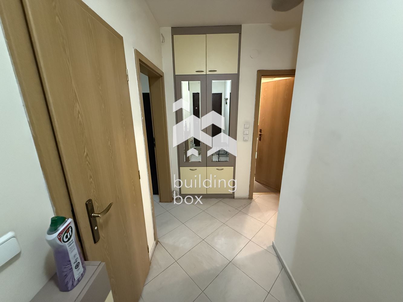 Двустаен, обзаведен апартамент в близост до Руски паметник - 0