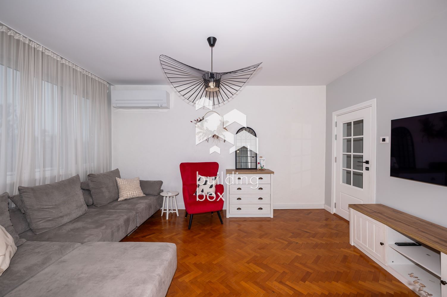 Уютен, обзаведен тристаен апартамент - кв. Каменица 1 - 0