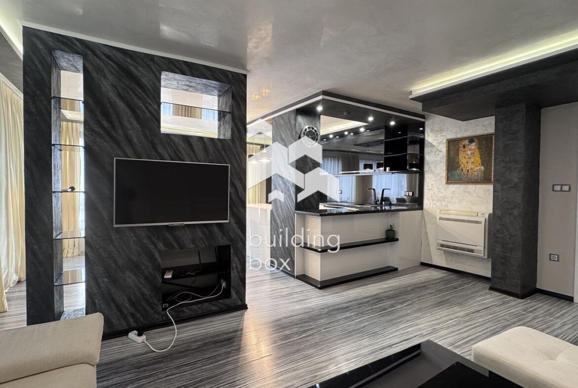 Тристаен луксозно обзаведен апартамент под наем - 0