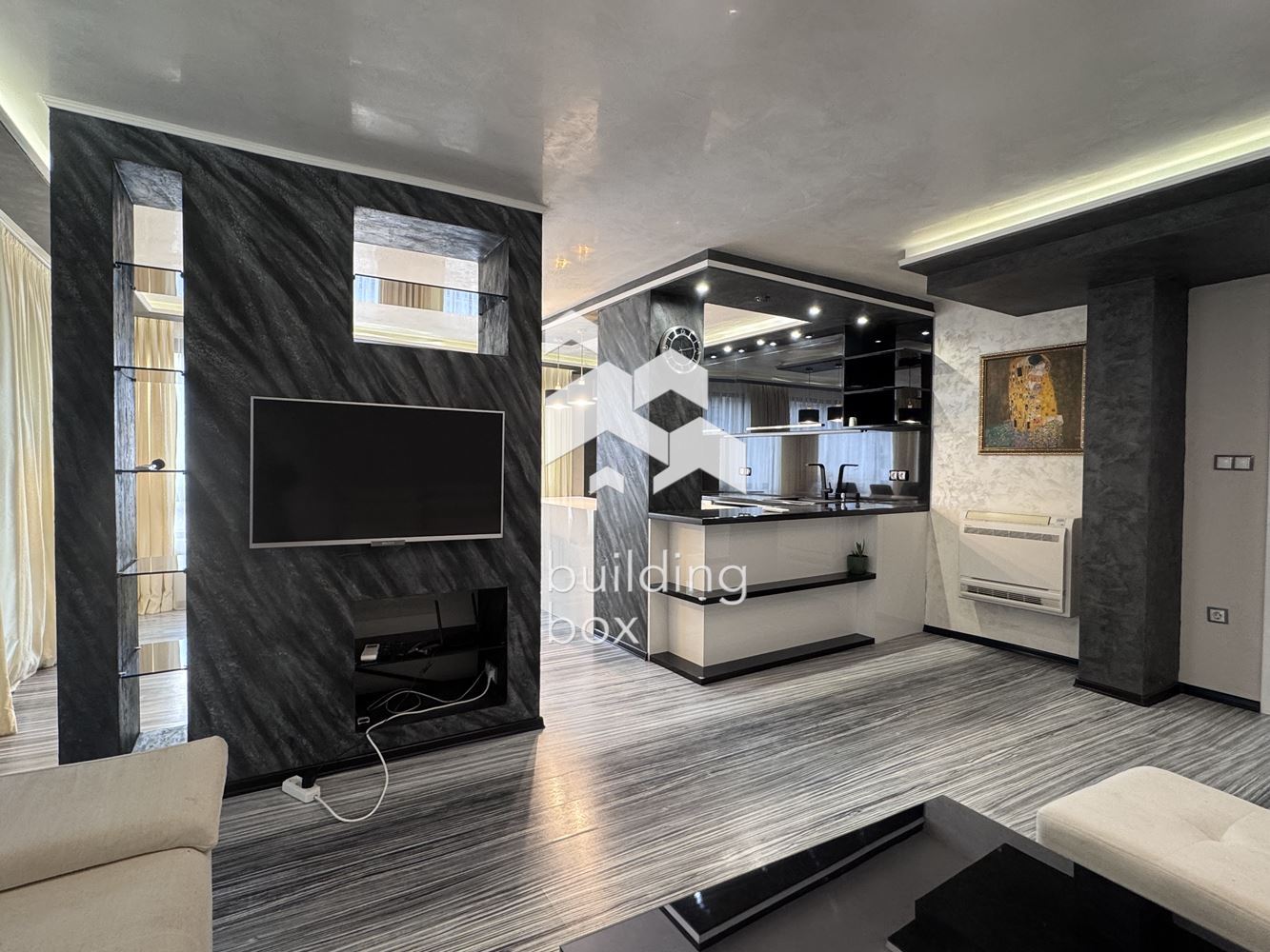 Тристаен луксозно обзаведен апартамент под наем - 0