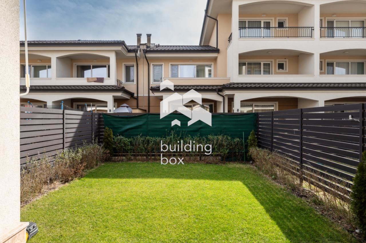 Триетажна луксозна къща в град Пловдив, кв. Остромила - 0