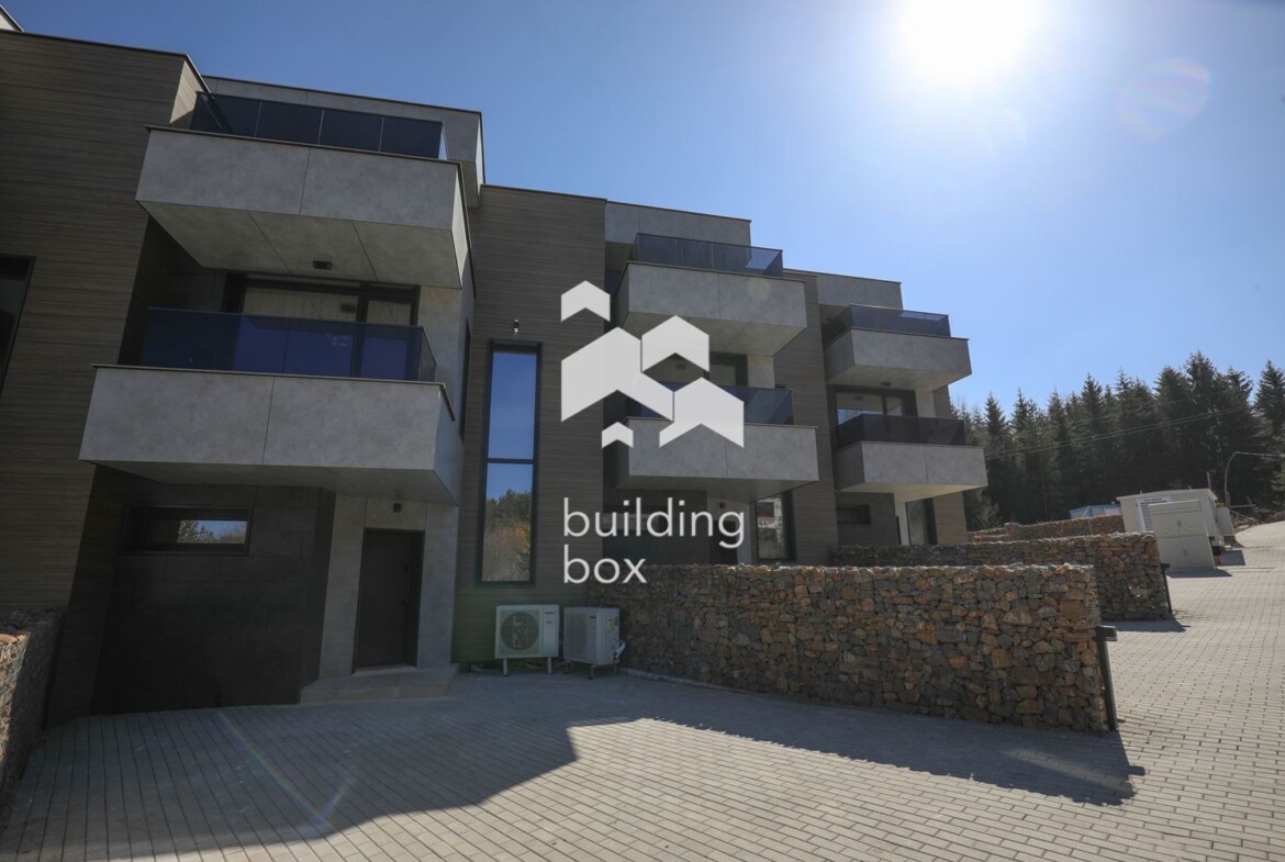 Обзаведена къща в Бистрица - 0