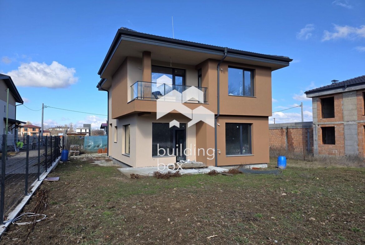 Качество! Простор с двор 600 кв.м.! Еднофамилна къща с Акт 16! - 0