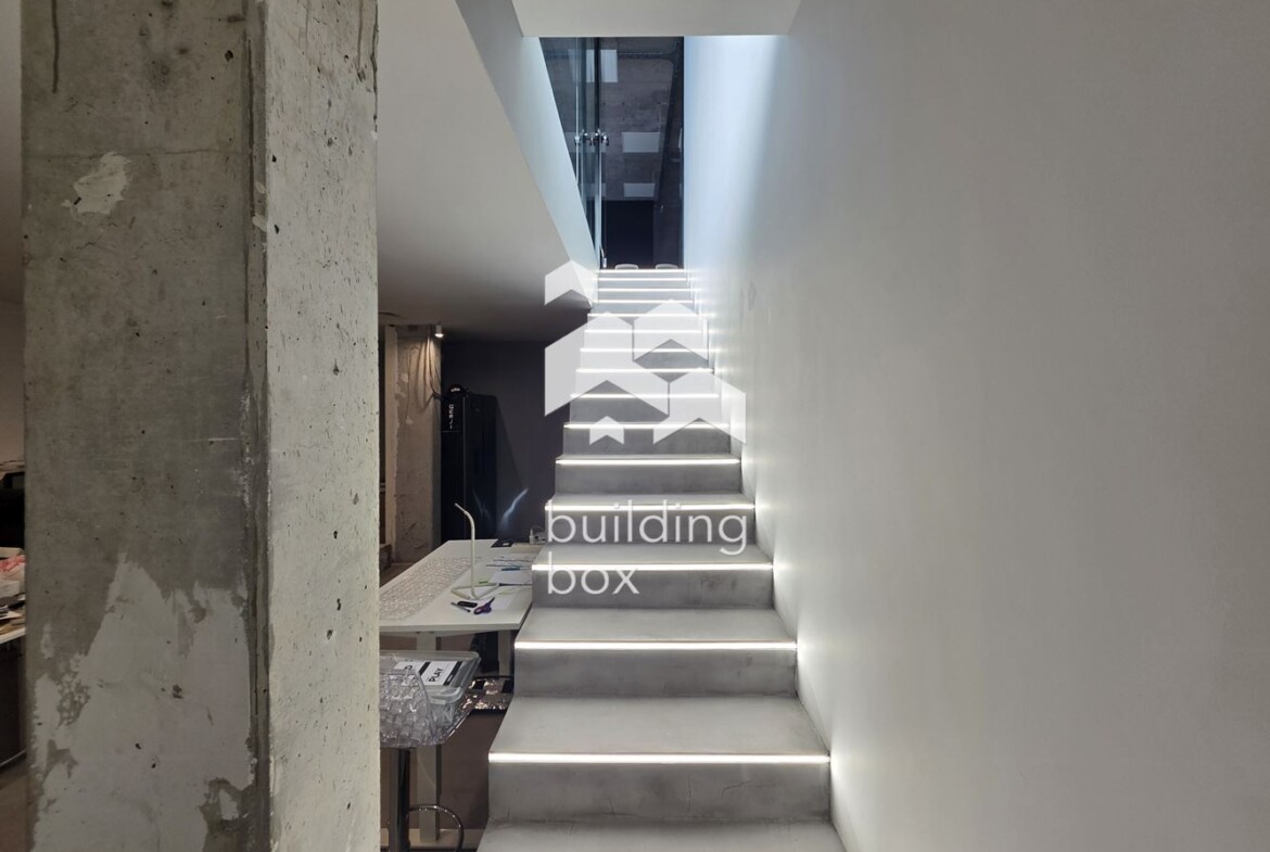 Офис със склад и паркомясто в идеален център – кв. Яворов - 0