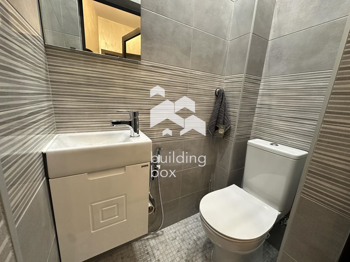 Тристаен апартамент на метри от храм паметника Ал. Невски - 0