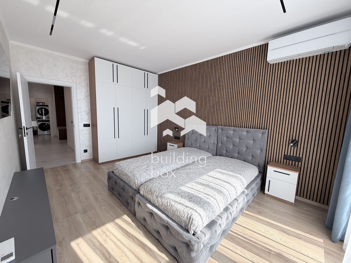 Тристаен луксозен апартамент под наем - к-с Роял Гардън - 0