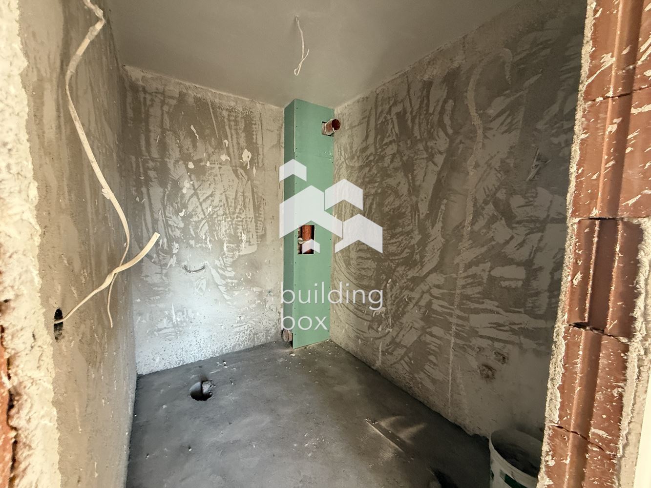 Тристаен апартамент пред АКТ16 - кв. Остромила - 0