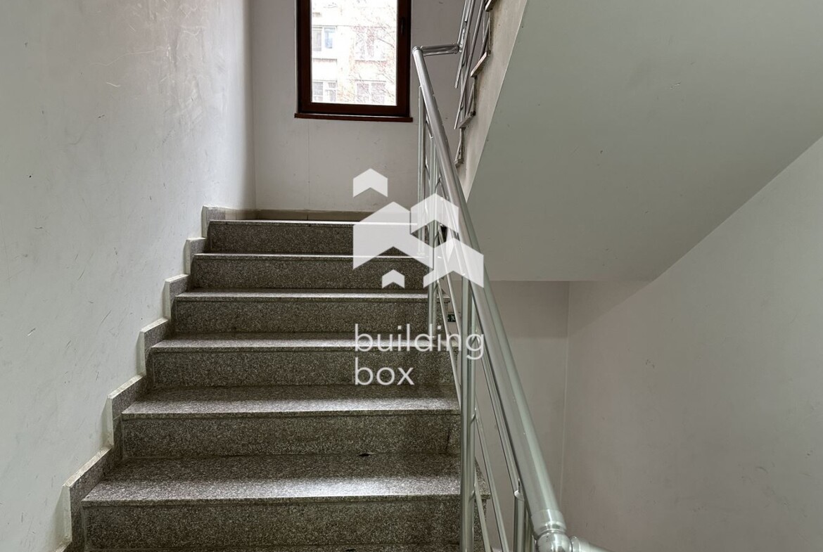 Тристаен апартамент в Люлин 1 - 0