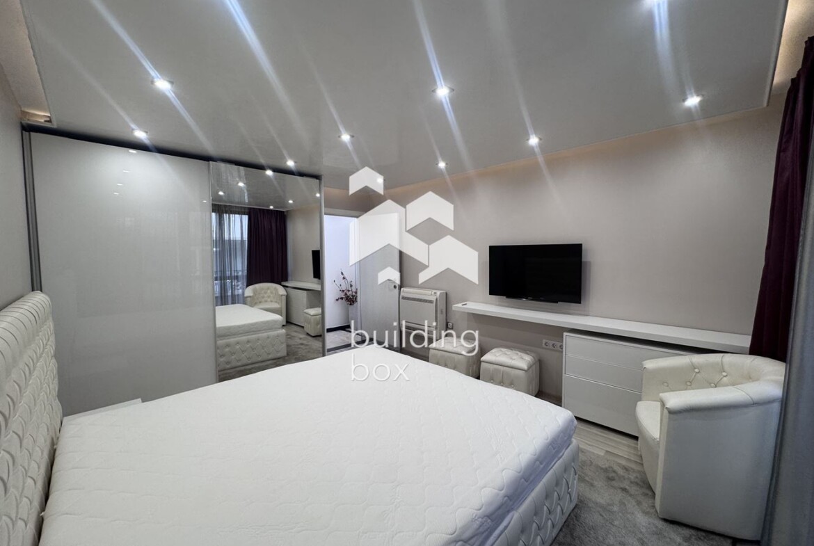 Тристаен луксозно обзаведен апартамент под наем - 0