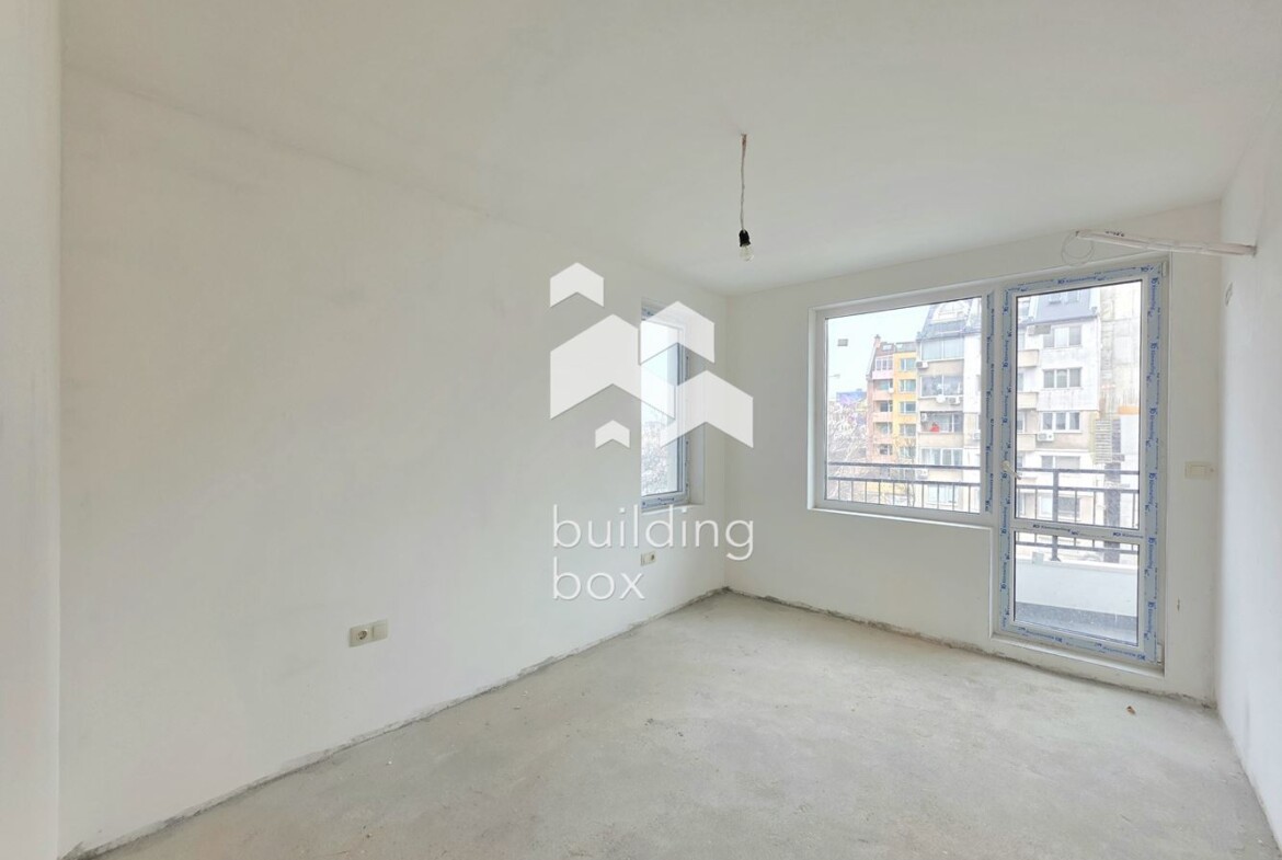 Тристаен апартамент - кв. Оборище - 0