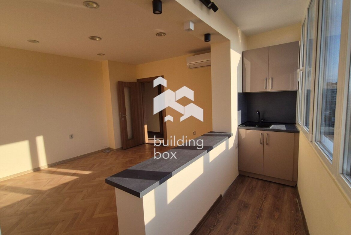 Тристаен апартамент срещу х.Санкт Петербург - 0