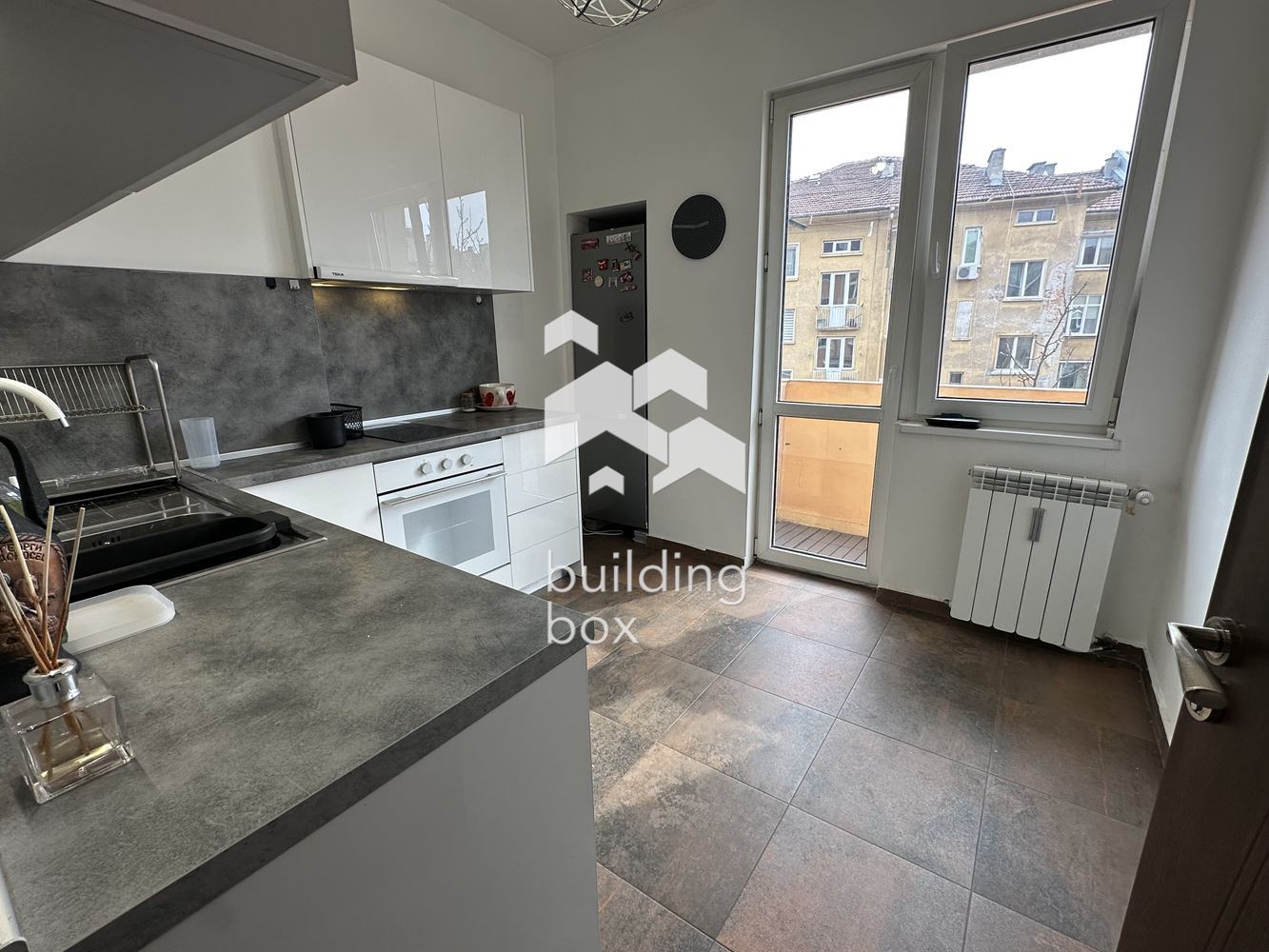 Двустаен апартамент в непосредствена близост до НДК - 0