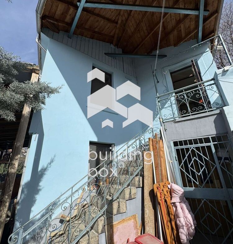 Къща с двор в сърцето на град Пловдив. - 0