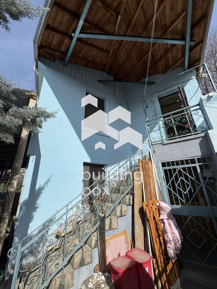 Къща с двор в сърцето на град Пловдив. - 0