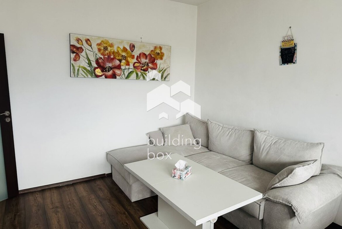 Светъл тристаен апартамент - 0