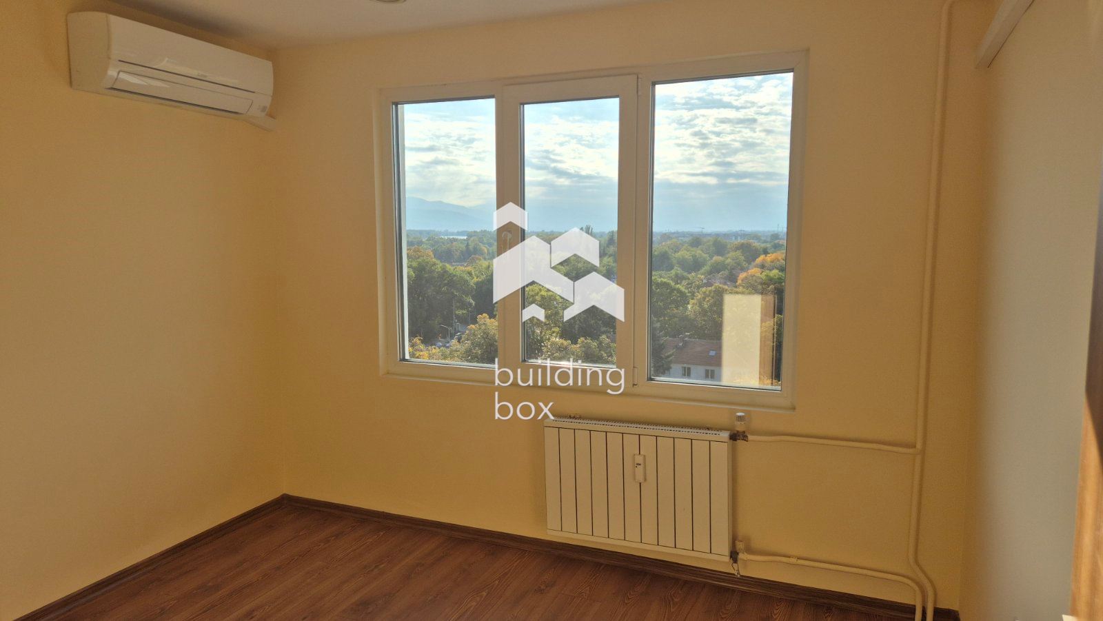 Тристаен апартамент срещу х.Санкт Петербург - 0