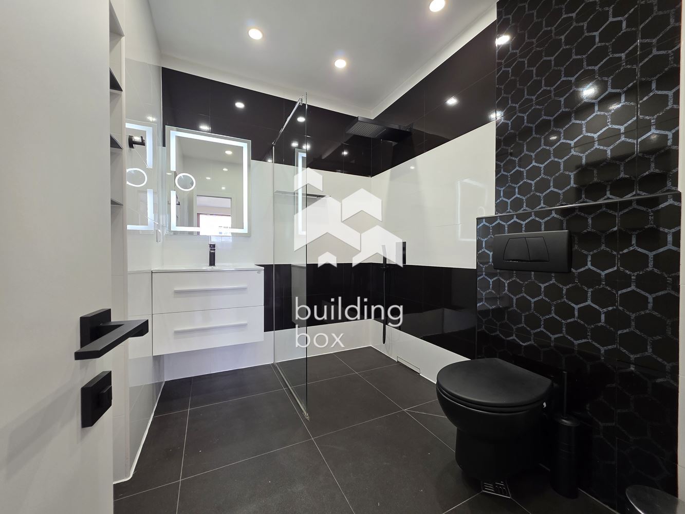 Просторен многостиаен след ремонт в Павлово - 0