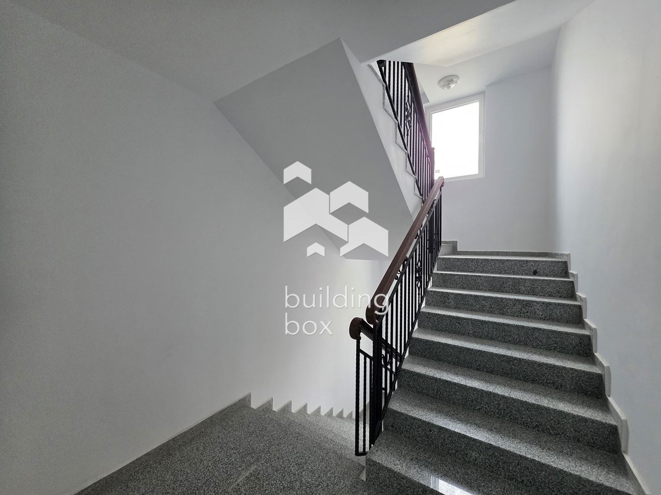 Тристаен апартамент - кв. Оборище - 0