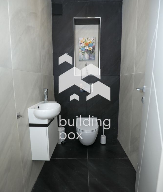 Тристаен апартамент - кв. Кръстова вада - 0