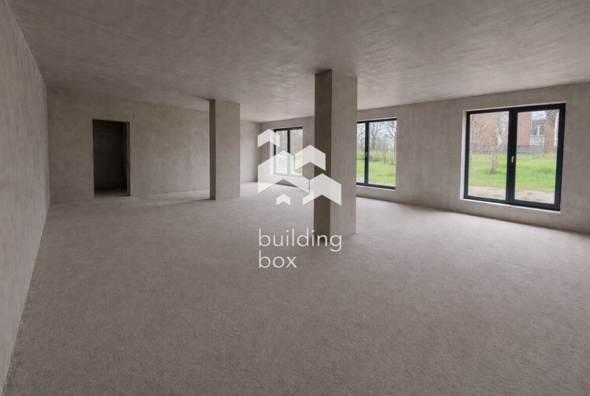 Помещение със статут на офис в кв. Дружба - 0