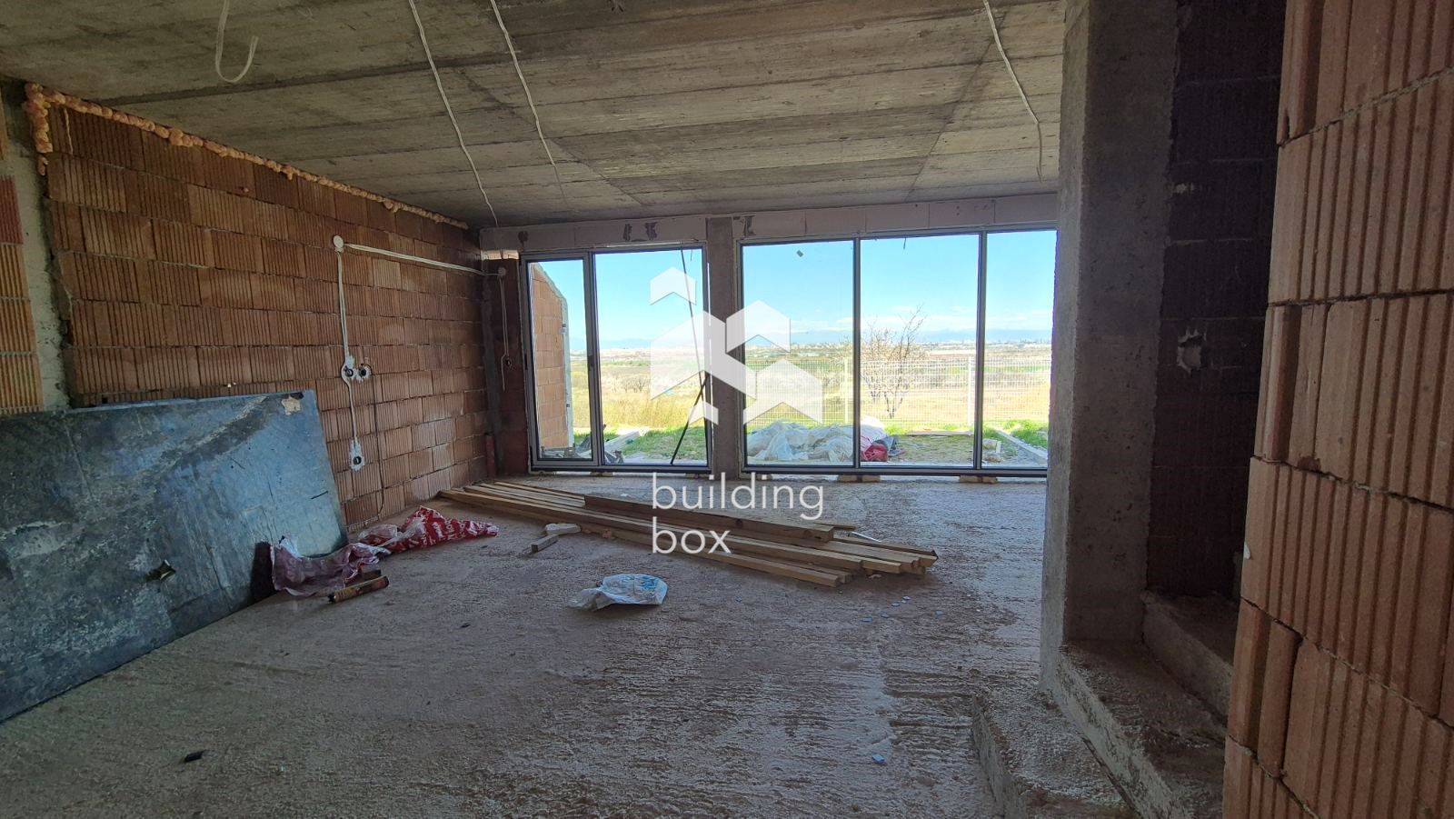 Къща с три спални с Акт 14 - 0