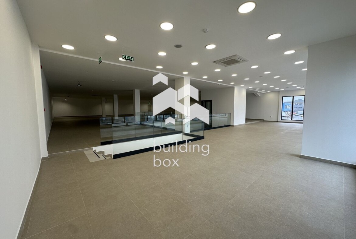 Сграда с потенциал на първа линия на бул. Европа - 0