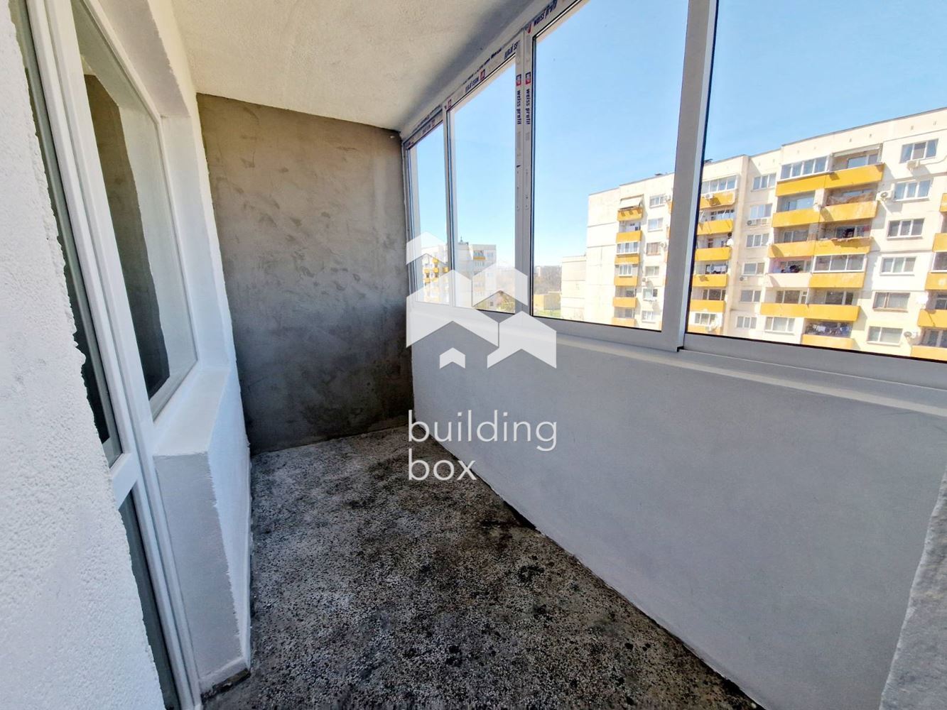 Просторен и светъл тристаен апартамент в кв. Модерно предградие - 0