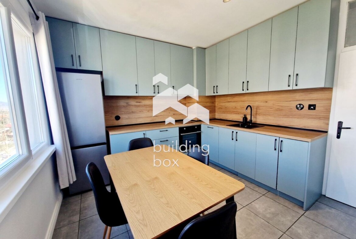 Просторен и светъл тристаен апартамент в кв. Модерно предградие - 0