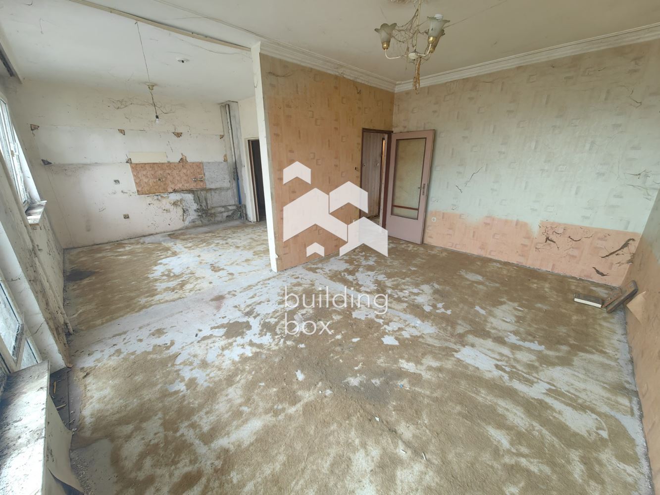 Тристаен саниран апартамент до Ефир 100 - 0