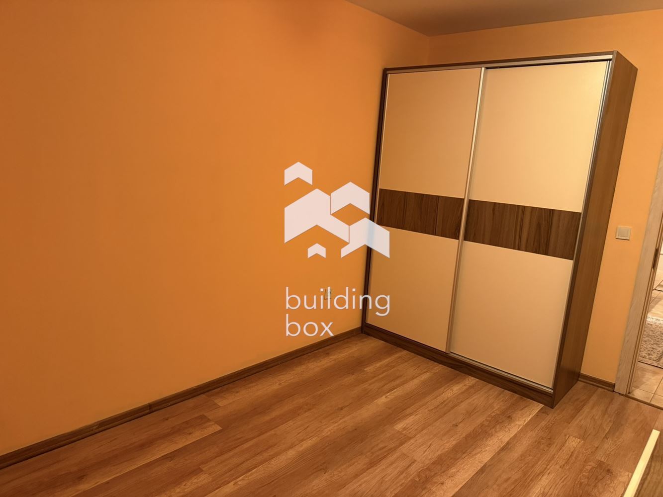 Маломерен Тристаен апартамент в Кръстова Вада - 0