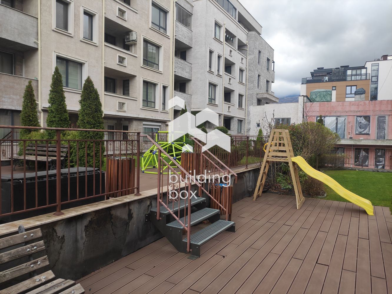 Многостаен апартамент в затворен комплекс в кв. Кръстова вада - 0