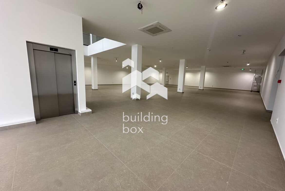 Сграда с потенциал на първа линия на бул. Европа - 0