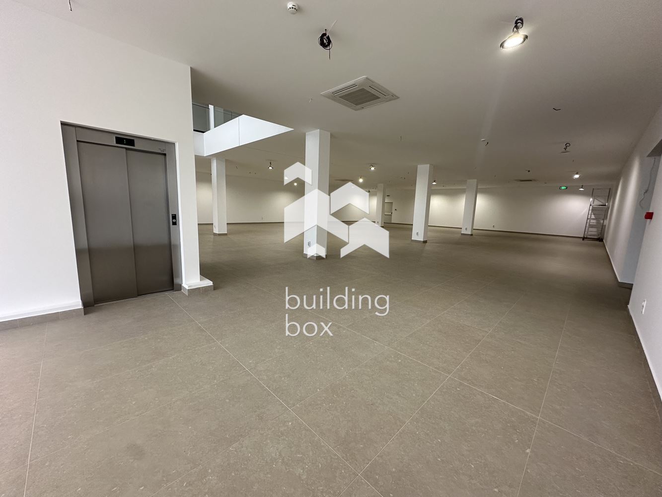 Сграда с потенциал на първа линия на бул. Европа - 0