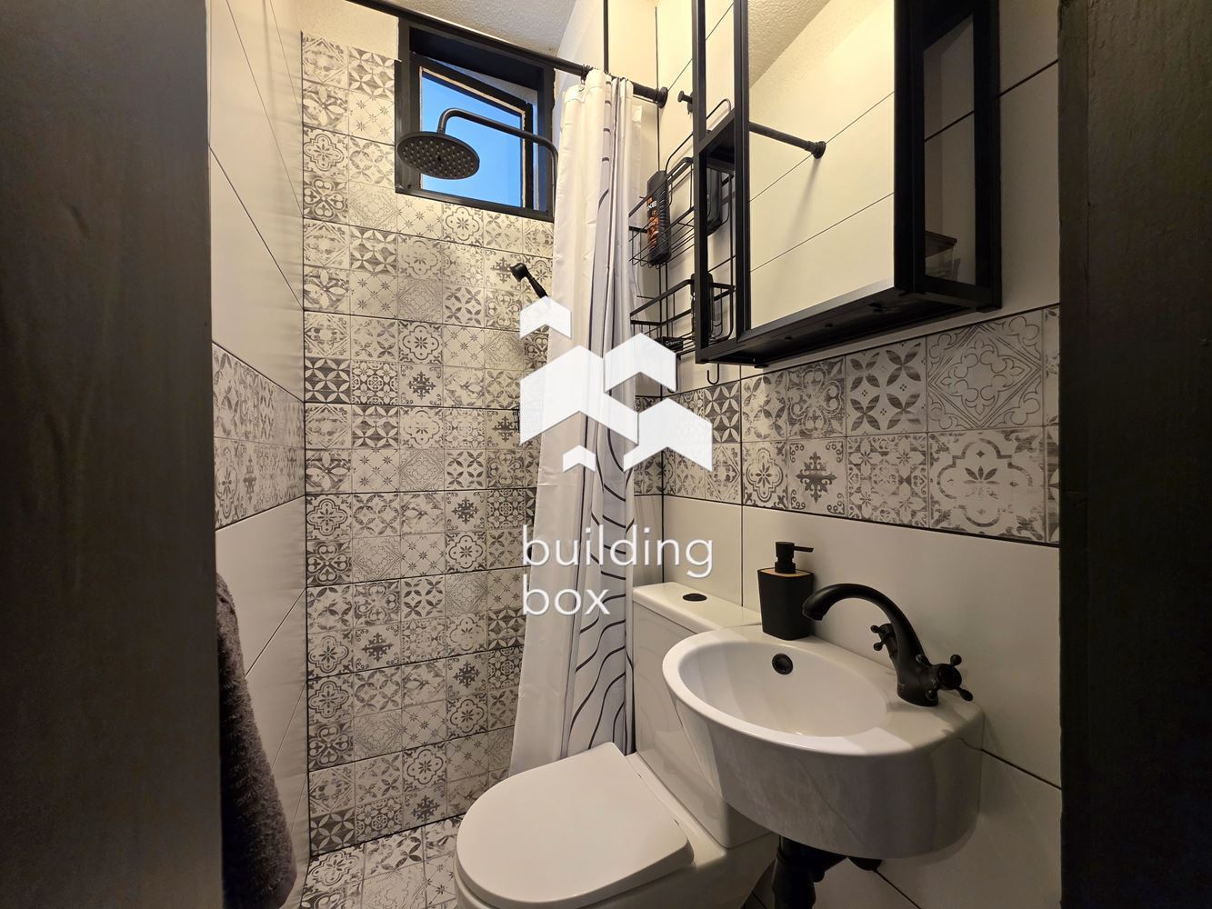 Гарсониера - ж.к. Лев Толстой - 0