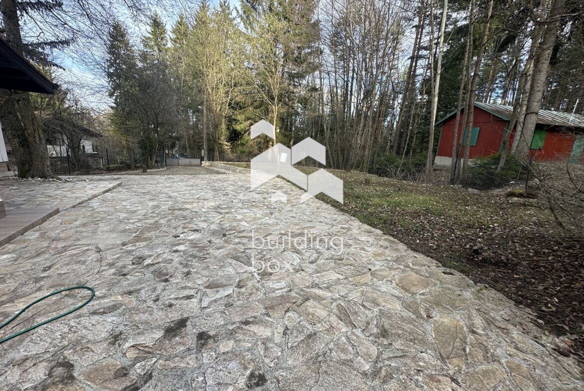 Уютна къща в с. Бистрица - 0