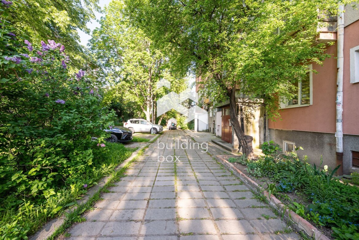 Тристаен ОБЗАВЕДЕН апартамент след РЕМОНТ - само за 124 999€ - 0