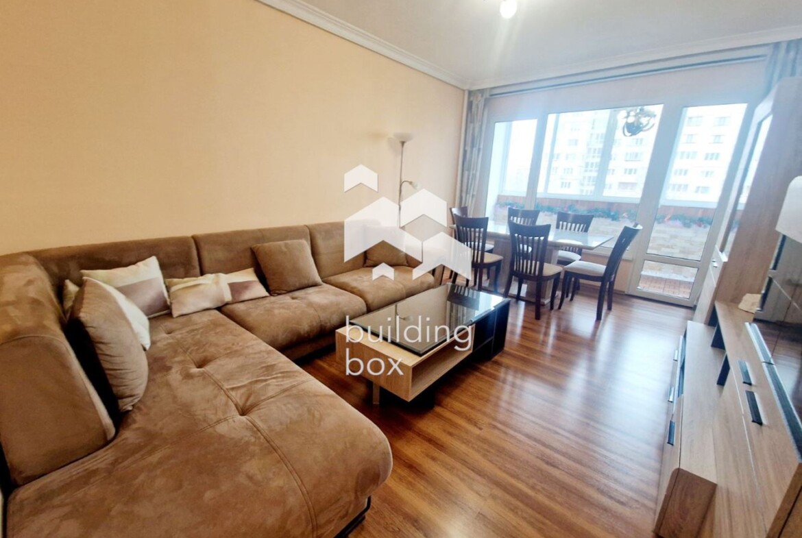 Просторен 2стаен апартамет в ж.к. Дружба 2 - 0