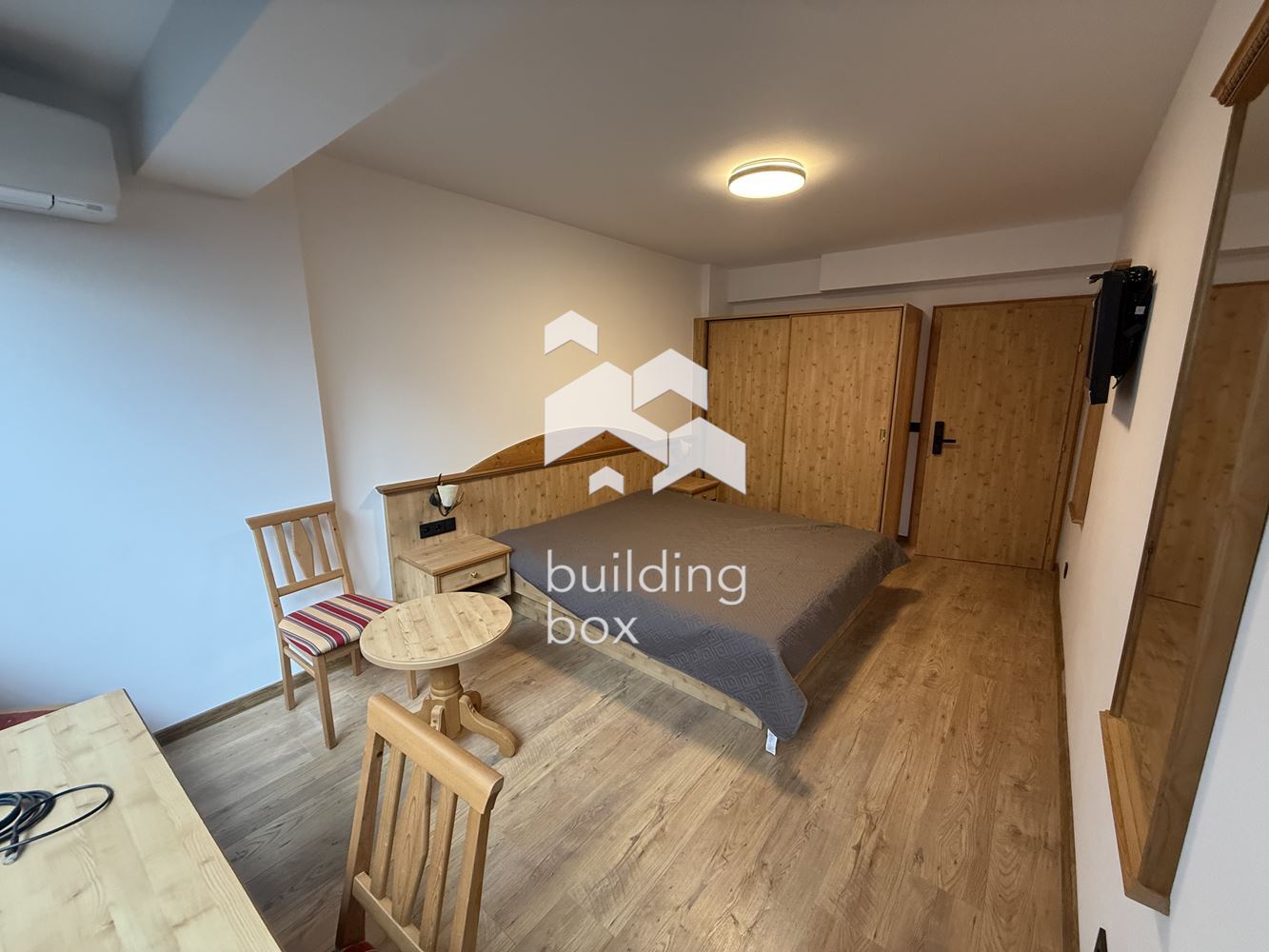 Многостаен апартамент с шест спални - 0