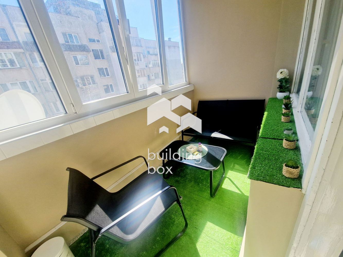 Просторен и светъл тристаен апартамент в кв. Банишора - 0