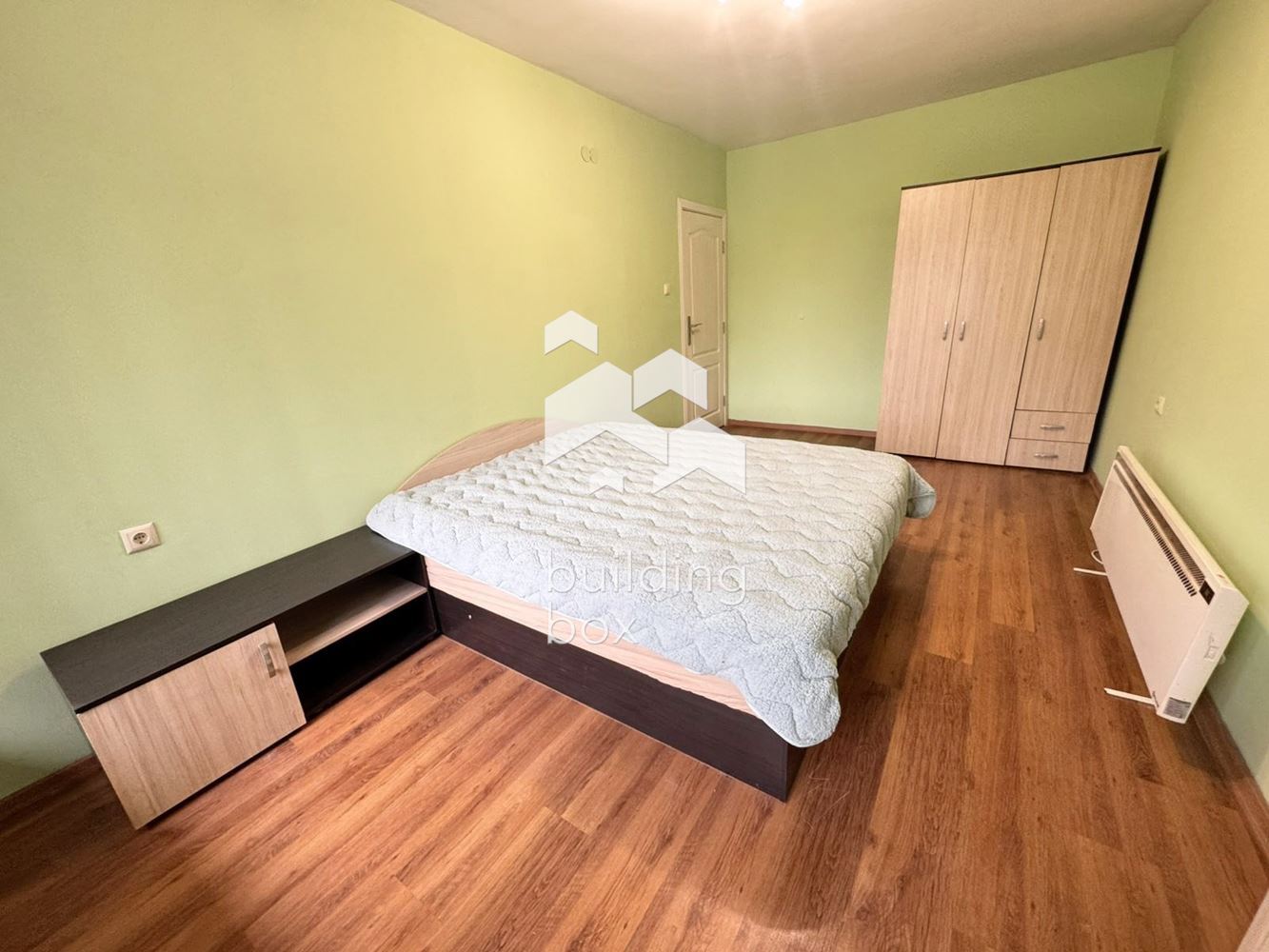 Просторен и светъл тристаен апартамент в кв. Оборище - 0