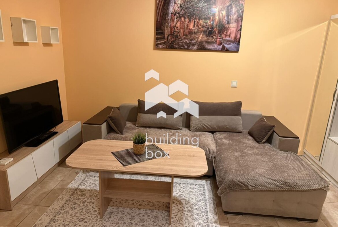 Маломерен Тристаен апартамент в Кръстова Вада - 0