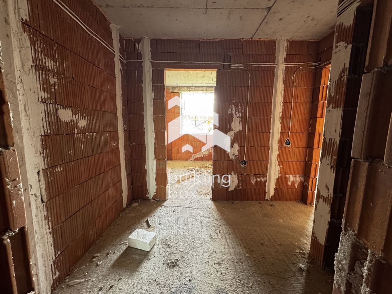 Инвестиционен двустаен апартамент - кв. Витоша - 0