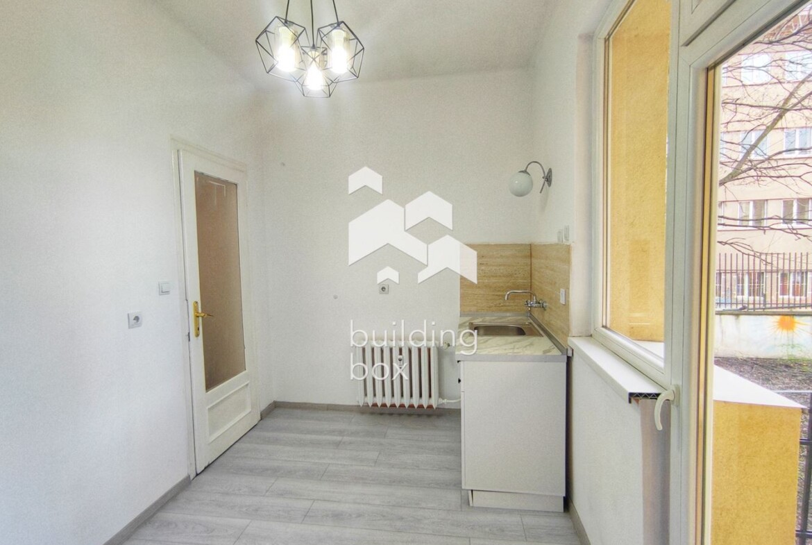 Светъл освежен двустаен апартамент/ офис на бул. Христо Ботев - 0