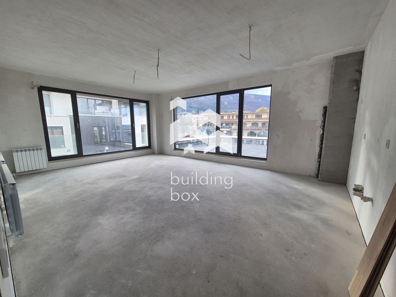 Четиристаен имот в комплекс “HILL SIDE”